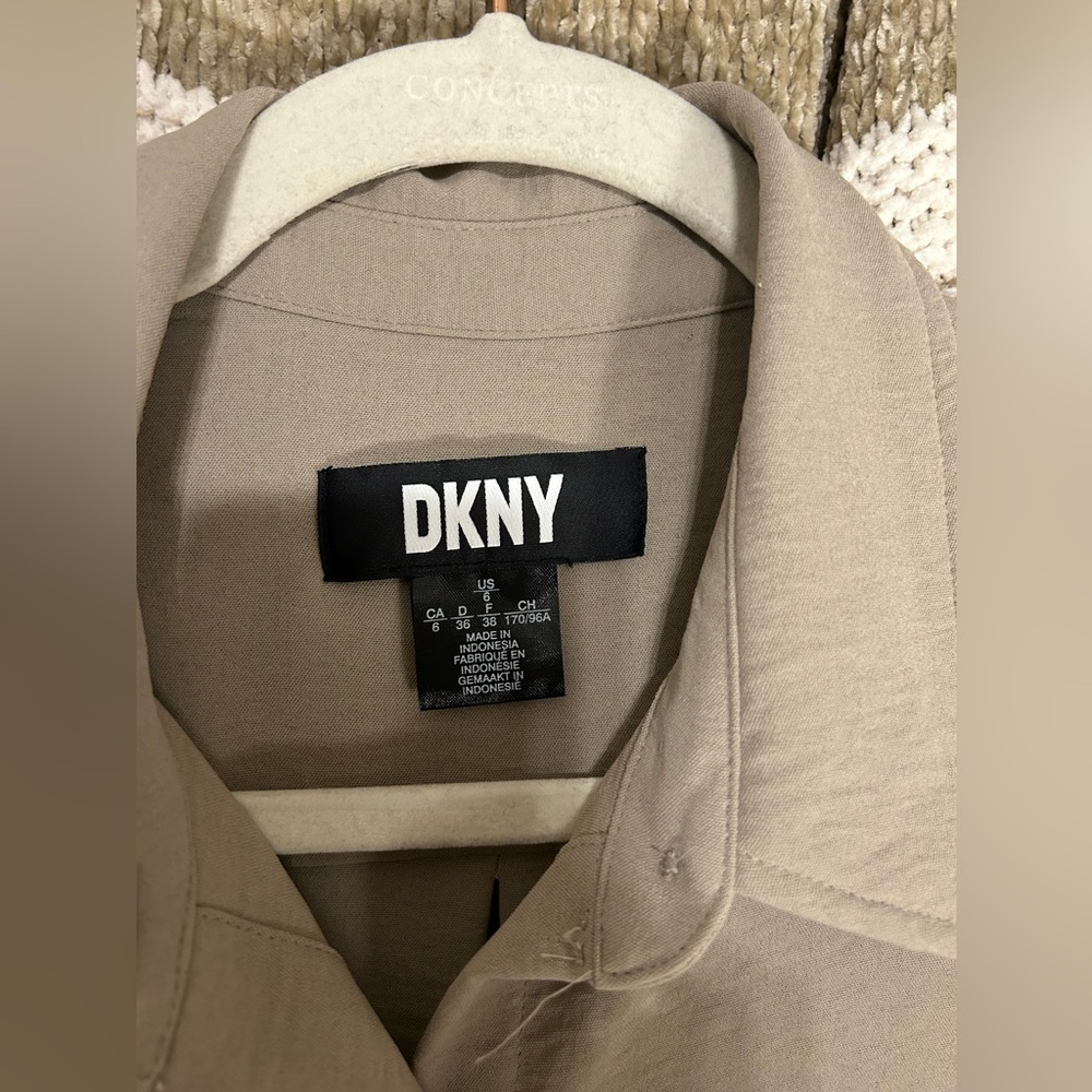 DKNY shirt dress with belt. Size 6. - Picture 4 of 11